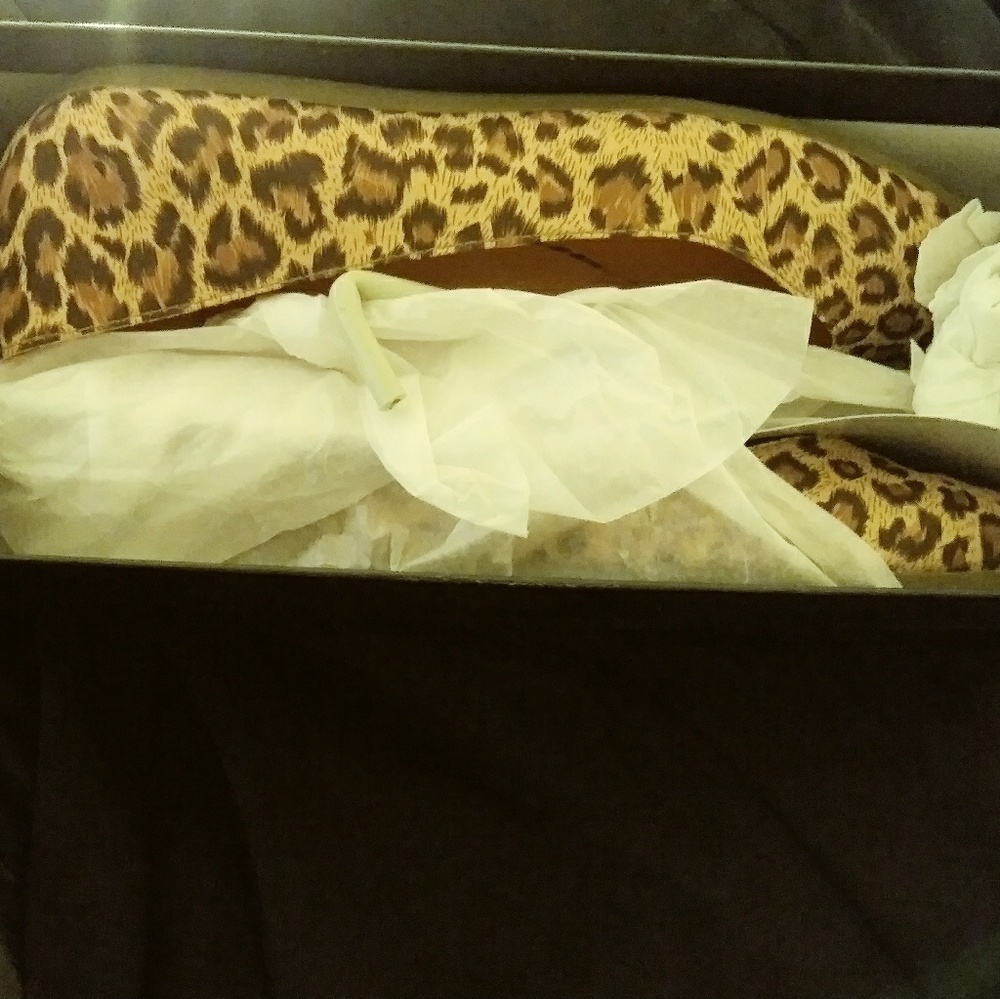 Leopard Flats - Picture 2 of 2